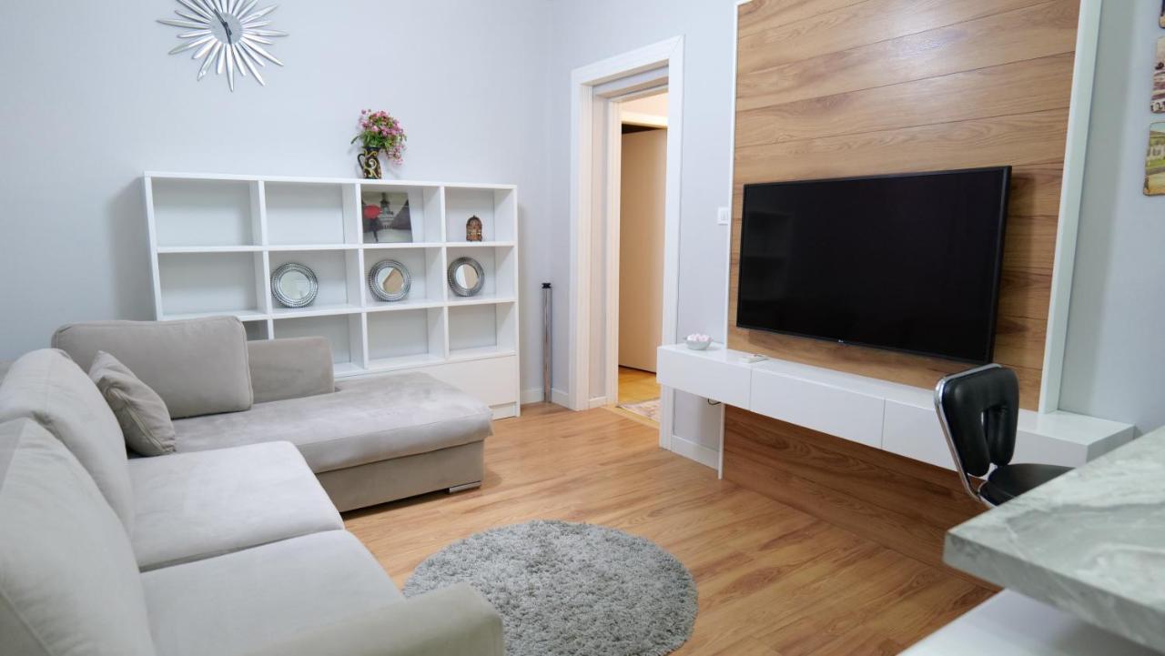 City Center Apartment Niko 04 ติรานา ภายนอก รูปภาพ