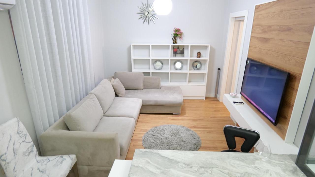 City Center Apartment Niko 04 ติรานา ภายนอก รูปภาพ