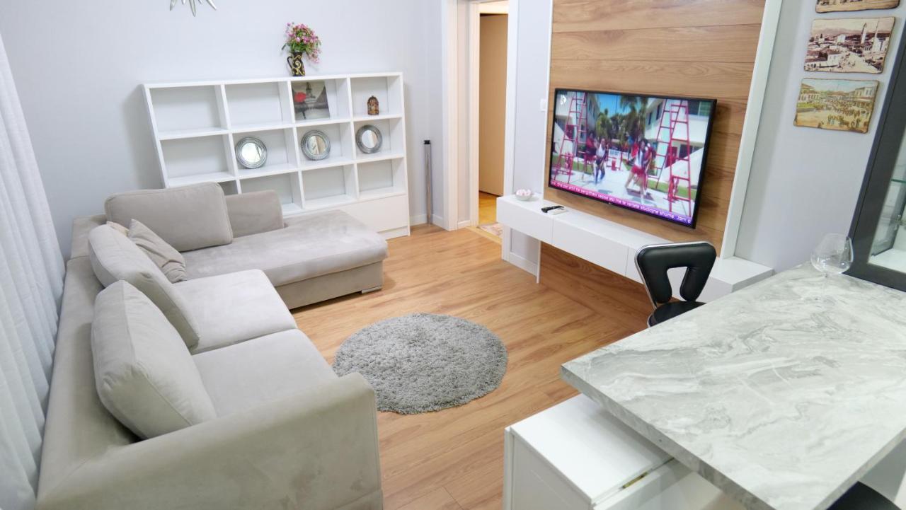 City Center Apartment Niko 04 ติรานา ภายนอก รูปภาพ