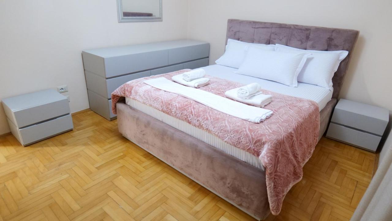 City Center Apartment Niko 04 ติรานา ภายนอก รูปภาพ